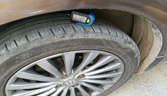 2015 Maruti Ciaz ZXI+, Petrol, Manual, 1,21,160 km, tyre