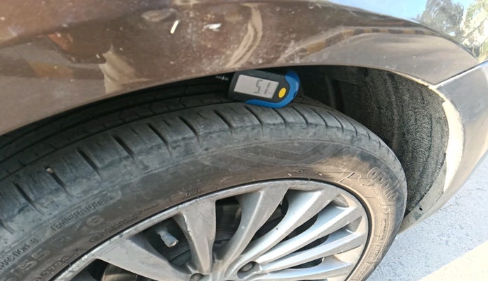 2015 Maruti Ciaz ZXI+, Petrol, Manual, 1,21,160 km, tyre