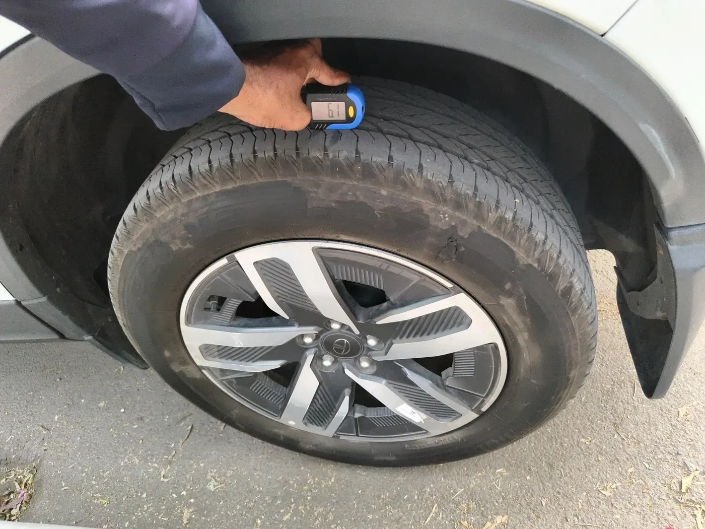2024 Tata Harrier ADVENTURE PLUS A, Diesel, Manual, 16,321 km, tyre