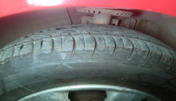 2011 Volkswagen Polo HIGHLINE DIESEL, Diesel, Manual, 1,96,161 km, tyre