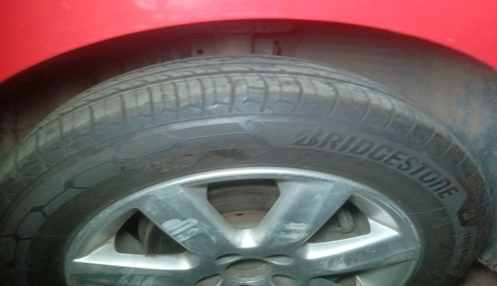 2011 Volkswagen Polo HIGHLINE DIESEL, Diesel, Manual, 1,96,161 km, tyre