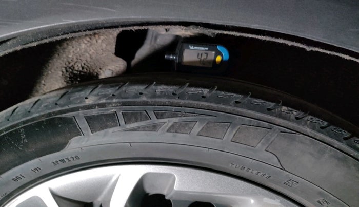 2022 KIA CARENS PRESTIGE 1.4 PETROL 7 STR, Petrol, Manual, 61,240 km, tyre