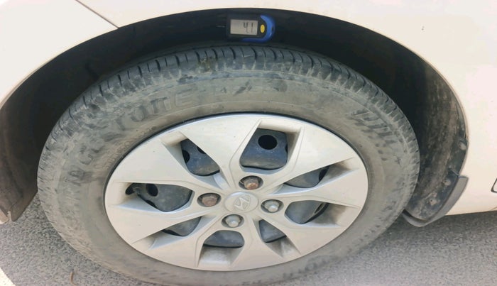 2016 Hyundai Xcent S 1.2 SPECIAL EDITION, Petrol, Manual, 75,584 km, tyre