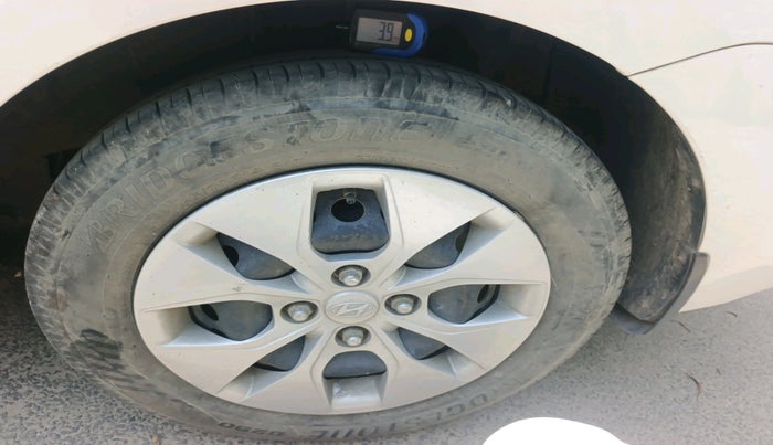 2016 Hyundai Xcent S 1.2 SPECIAL EDITION, Petrol, Manual, 75,584 km, tyre