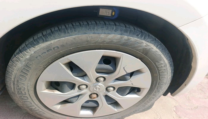 2016 Hyundai Xcent S 1.2 SPECIAL EDITION, Petrol, Manual, 75,584 km, tyre