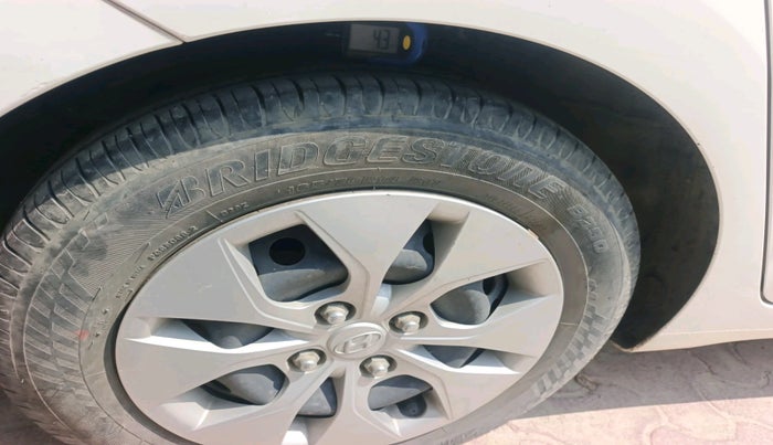 2016 Hyundai Xcent S 1.2 SPECIAL EDITION, Petrol, Manual, 75,584 km, tyre