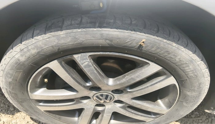 2014 Volkswagen Jetta HIGHLINE TDI AT, Diesel, Automatic, 1,67,517 km, tyre