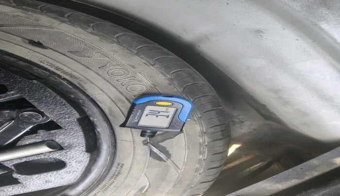 2014 Volkswagen Jetta HIGHLINE TDI AT, Diesel, Automatic, 1,67,517 km, tyre