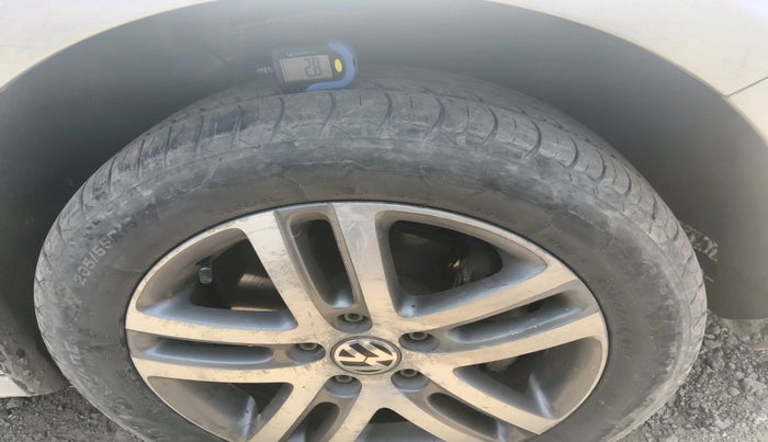 2014 Volkswagen Jetta HIGHLINE TDI AT, Diesel, Automatic, 1,67,517 km, tyre