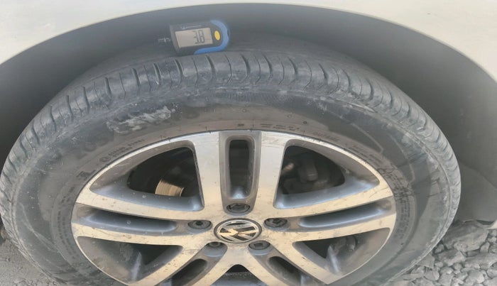 2014 Volkswagen Jetta HIGHLINE TDI AT, Diesel, Automatic, 1,67,517 km, tyre