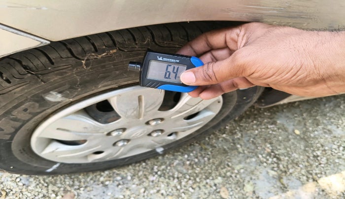 2010 Hyundai i10 SPORTZ 1.2, Petrol, Manual, 1,02,936 km, tyre