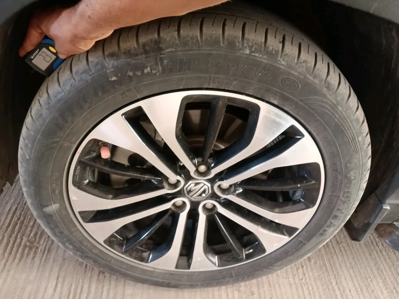 2022 MG HECTOR PLUS SHARP 1.5 PETROL TURBO CVT 6-STR, Petrol, Automatic, 44,775 km, tyre