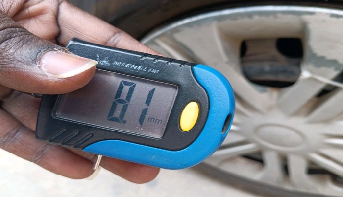 2013 Maruti Ertiga VXI, Petrol, Manual, 1,02,971 km, tyre