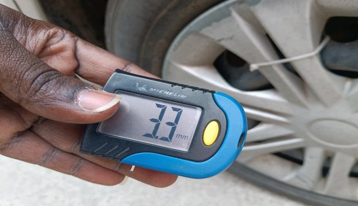 2013 Maruti Ertiga VXI, Petrol, Manual, 1,02,971 km, tyre