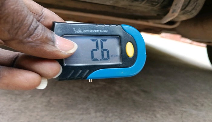 2013 Maruti Ertiga VXI, Petrol, Manual, 1,02,971 km, tyre