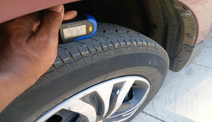 2015 Maruti Swift Dzire VXI, Petrol, Manual, 36,943 km, tyre