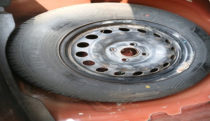 2015 Maruti Swift Dzire VXI, Petrol, Manual, 36,943 km, tyre