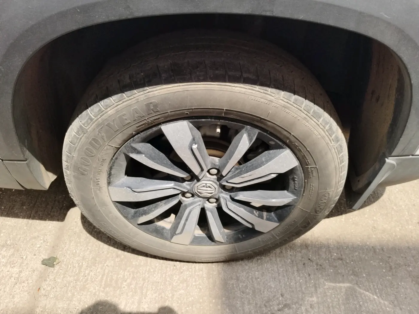 2019 MG HECTOR SHARP 1.5 DCT PETROL, Petrol, Automatic, 27,000 km, tyre