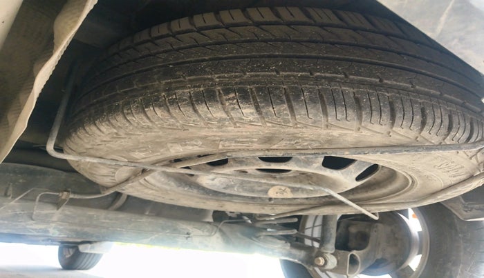 2014 Renault Duster 85 PS RXL DIESEL, Diesel, Manual, 1,68,571 km, tyre