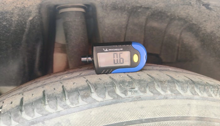 2018 Maruti Swift VXI AMT, Petrol, Automatic, 34,443 km, tyre