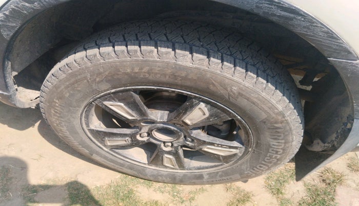 2015 Mahindra XUV500 W8, Diesel, Manual, 1,09,151 km, tyre