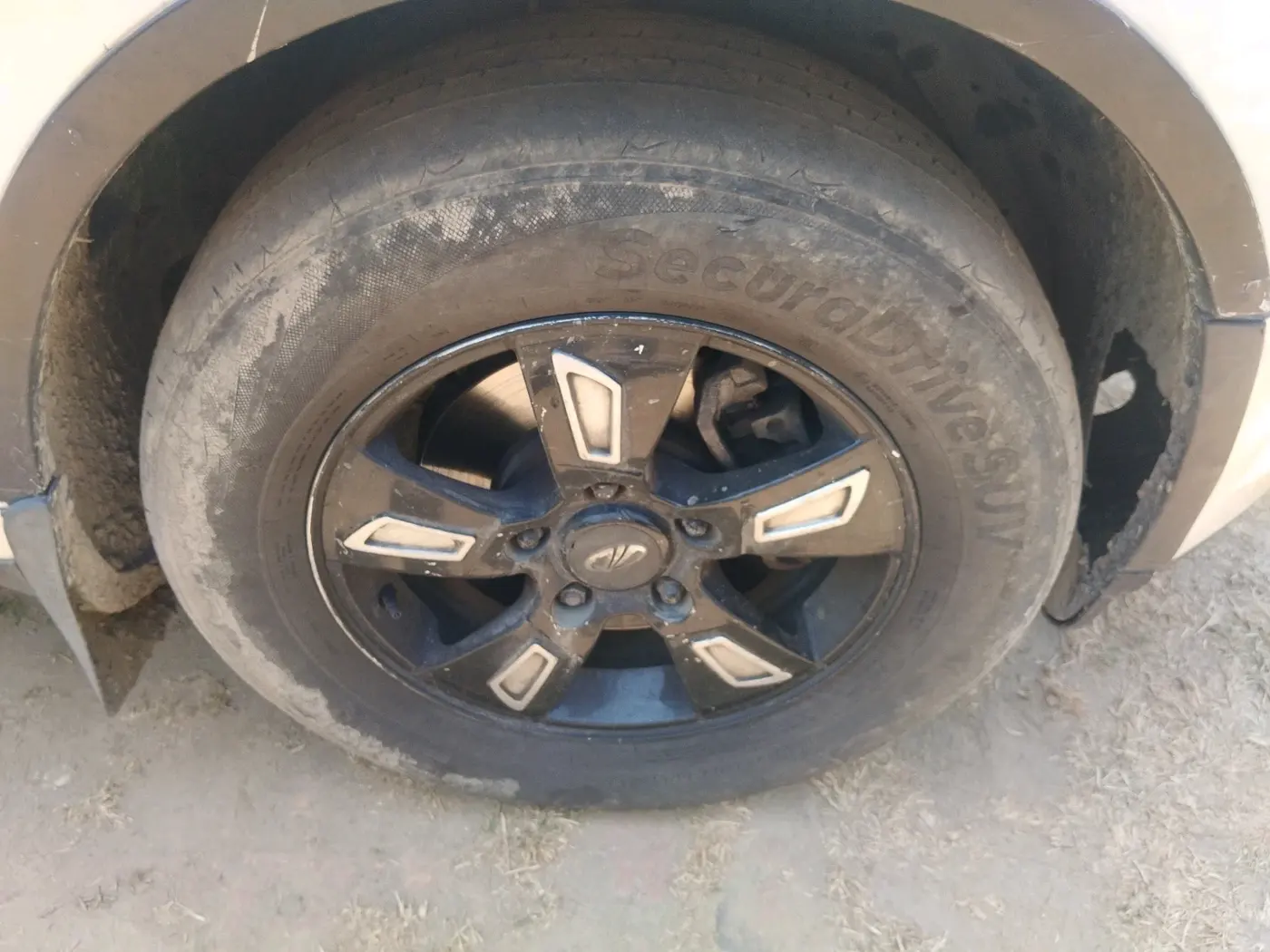 2015 Mahindra XUV500 W8, Diesel, Manual, 1,09,151 km, tyre