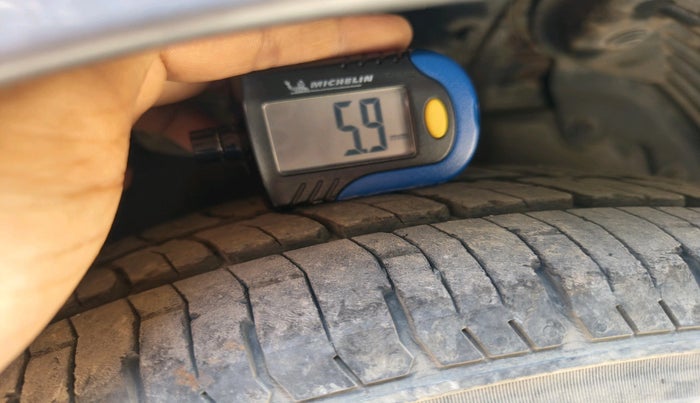 2012 Hyundai Eon SPORTZ, Petrol, Manual, 57,559 km, tyre