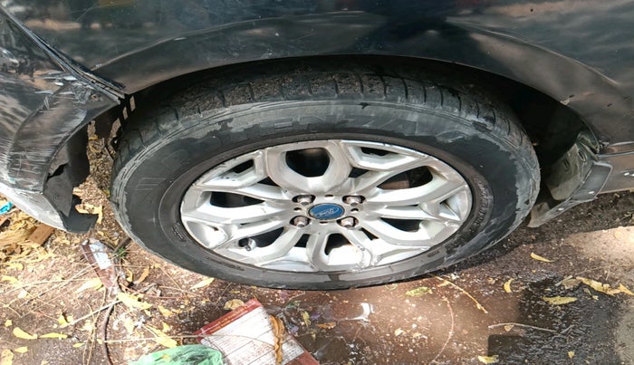 2013 Ford Ecosport TITANIUM 1.5L DIESEL, Diesel, Manual, 2,56,778 km, tyre