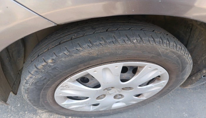 2014 Honda Amaze 1.2L I-VTEC S, CNG, Manual, 1,74,303 km, tyre