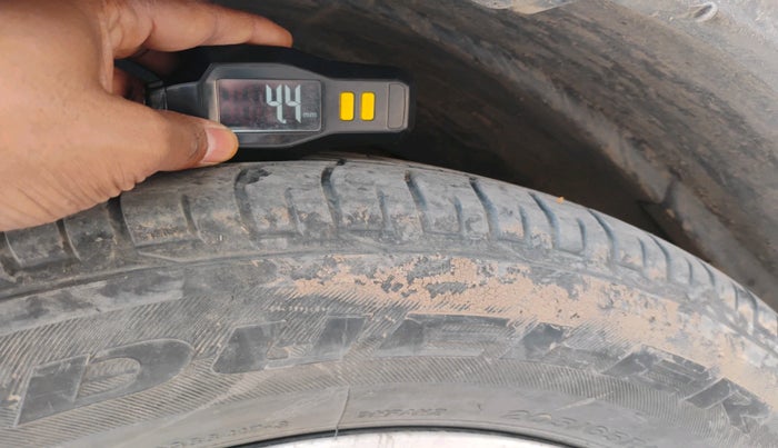 2023 Mahindra XUV300 W4 1.2 PETROL, Petrol, Manual, 54,962 km, tyre