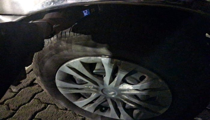 2015 Toyota Innova 2.5 GX 8 STR, Diesel, Manual, 72,595 km, tyre