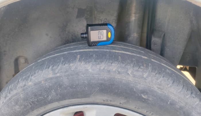 2012 Maruti Swift ZXI, CNG, Manual, 99,772 km, tyre