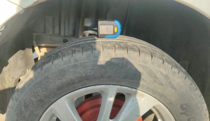 2012 Maruti Swift ZXI, CNG, Manual, 99,772 km, tyre