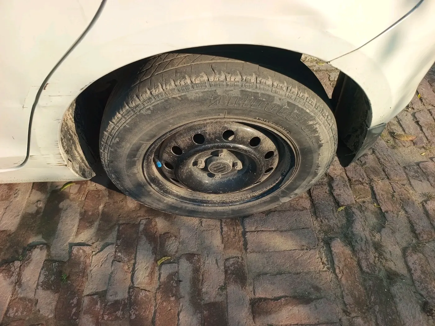 2017 Maruti Swift VDI, Diesel, Manual, 1,27,341 km, tyre