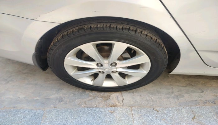 2011 Hyundai Verna FLUIDIC 1.6 VTVT SX OPT, Petrol, Manual, 90,404 km, tyre