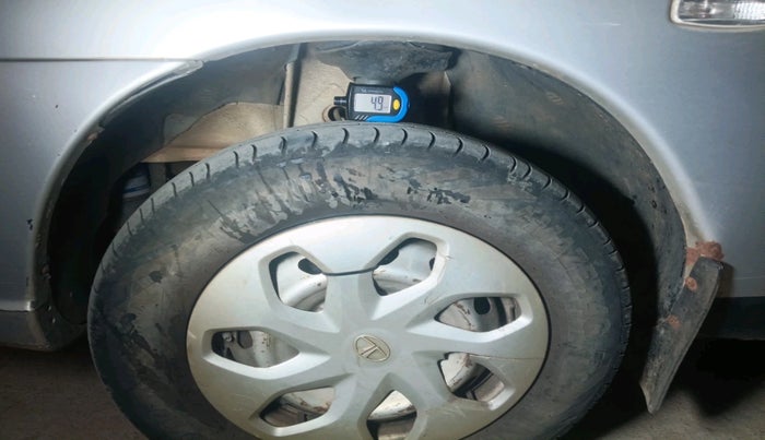 2015 Tata Indica V2 LX DIESEL, Diesel, Manual, 1,24,330 km, tyre