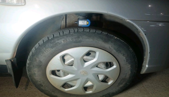 2015 Tata Indica V2 LX DIESEL, Diesel, Manual, 1,24,330 km, tyre