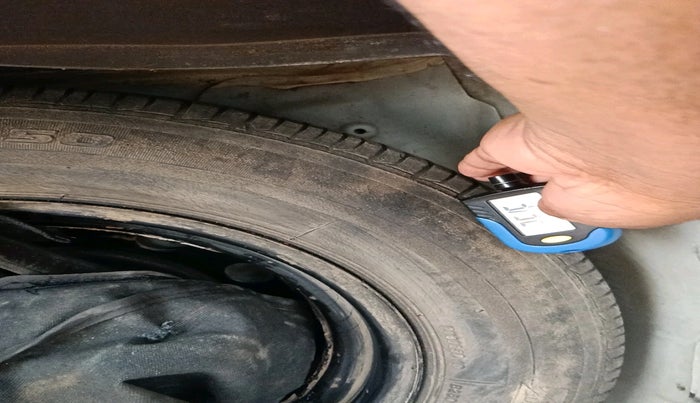 2014 Hyundai i10 SPORTZ 1.1, Petrol, Manual, 1,13,349 km, tyre