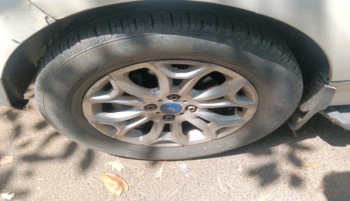 2014 Ford Ecosport TITANIUM 1.5L DIESEL, Diesel, Manual, 1,38,987 km, tyre