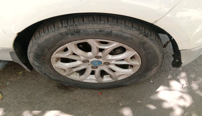 2014 Ford Ecosport TITANIUM 1.5L DIESEL, Diesel, Manual, 1,38,987 km, tyre