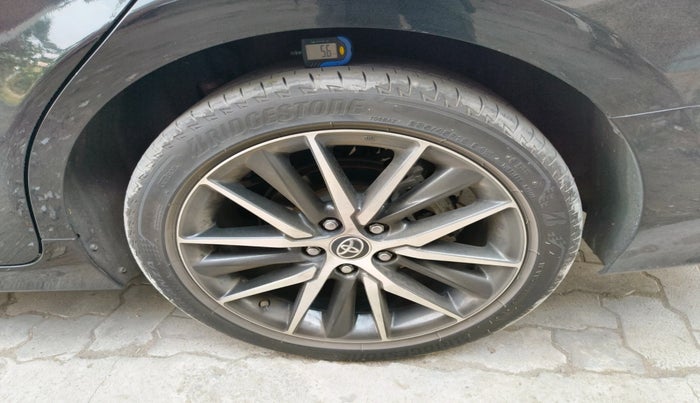 2024 Toyota Camry HYBRID, Hybrid, Automatic, 28,700 km, tyre