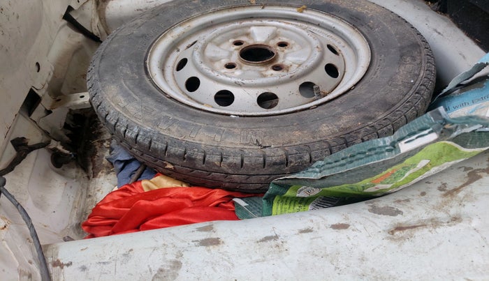 2014 Hyundai Eon D-LITE, Petrol, Manual, 31,990 km, tyre