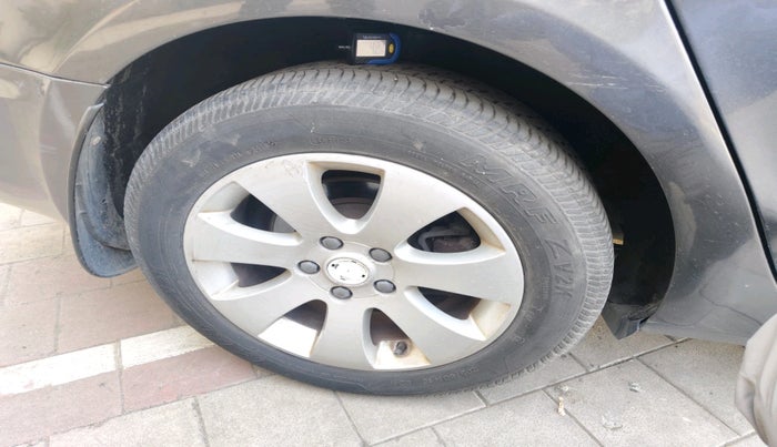 2010 Skoda Superb ELEGANCE 2.0 TDI CR AT, Diesel, Automatic, 78,751 km, tyre