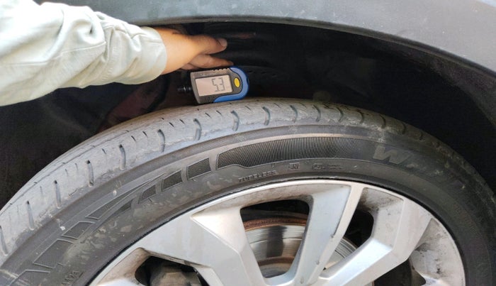 2020 Mahindra XUV300 W8 1.5 DIESEL, Diesel, Manual, 1,05,575 km, tyre