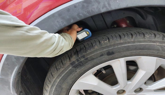 2020 Mahindra XUV300 W8 1.5 DIESEL, Diesel, Manual, 1,05,575 km, tyre