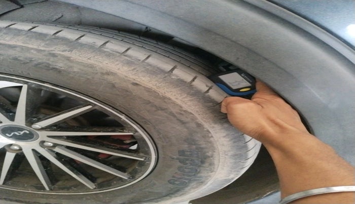 2023 KIA CARENS PRESTIGE 1.5 PETROL 7 STR, Petrol, Manual, 74,124 km, tyre