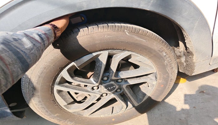 2022 KIA CARENS LUXURY 1.4 PETROL 7 STR, Petrol, Manual, 35,385 km, tyre