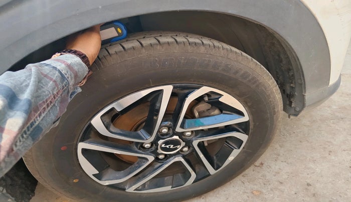 2022 KIA CARENS LUXURY 1.4 PETROL 7 STR, Petrol, Manual, 35,385 km, tyre