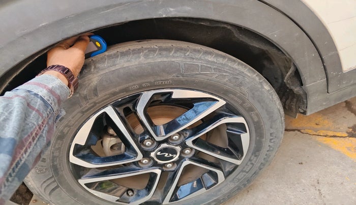 2022 KIA CARENS LUXURY 1.4 PETROL 7 STR, Petrol, Manual, 35,385 km, tyre