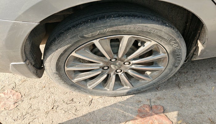 2019 Maruti Ciaz ALPHA 1.5 SHVS PETROL, Petrol, Manual, 1,08,124 km, tyre